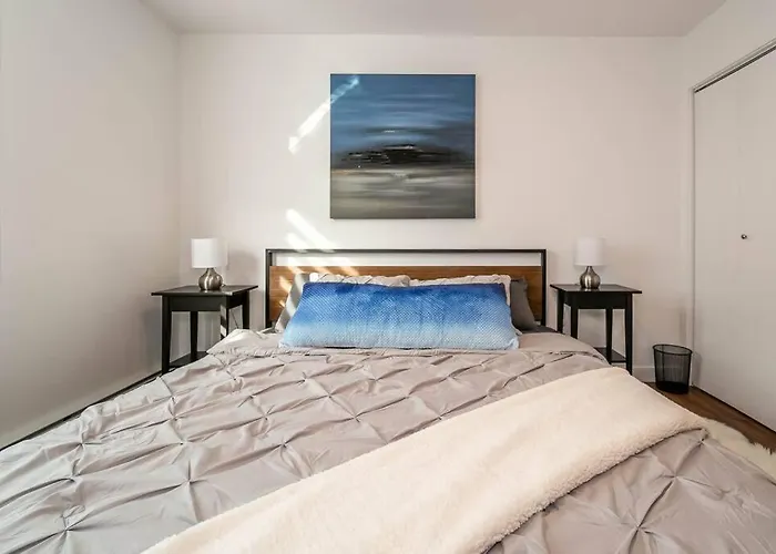 Spacious 2Bedroom Free Parking King Bed Close To Dt